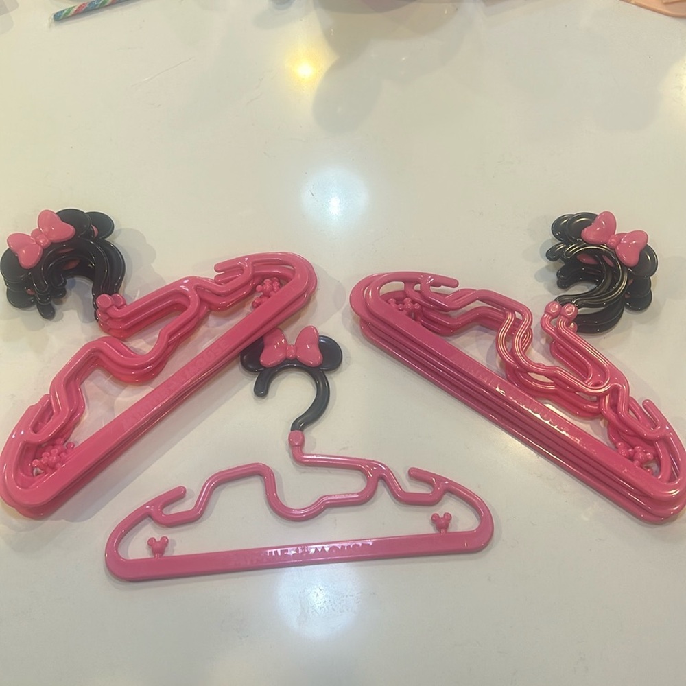 NWOT Minnie Mouse plastic kids hangers
